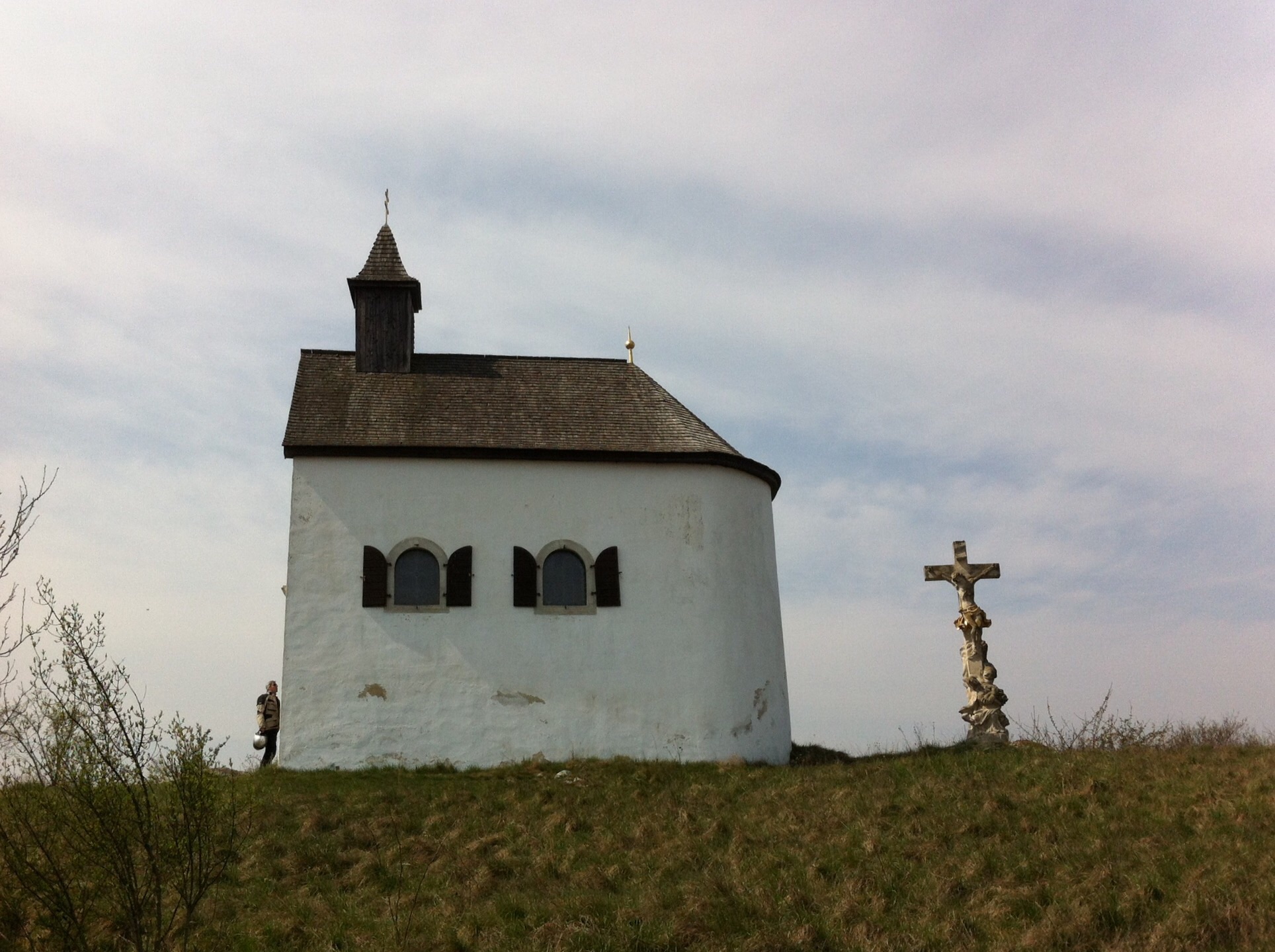 Rosaliakapelle bei Oggau und Steinkreuz mit Pieta